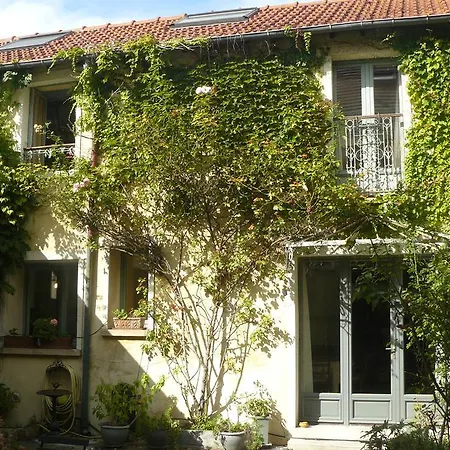 B&B Porte De Paris