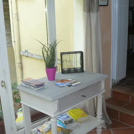 Porte De Paris Bed & Breakfast