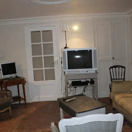 Porte De Paris Bed & Breakfast