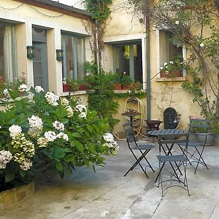 B&B Porte De Paris 3*
