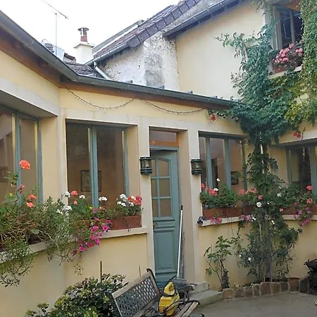 B&B Porte De Paris 3*