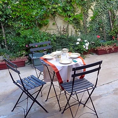 Porte De Paris B&B 몽테송
