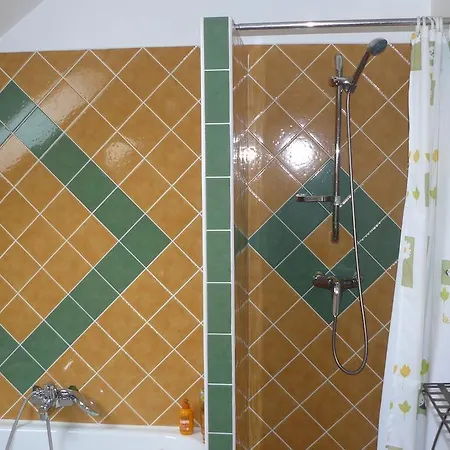 Porte De Paris Bed & Breakfast