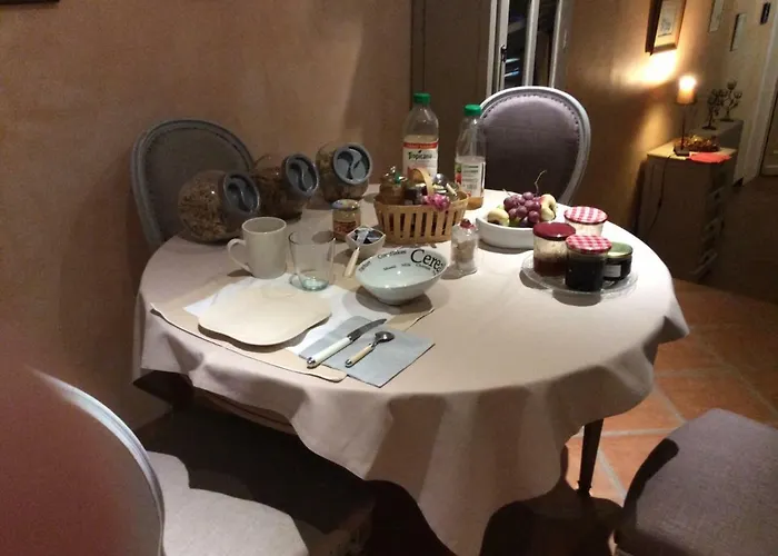 Porte De Paris Bed & Breakfast